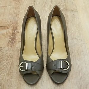Joan & David Pumps